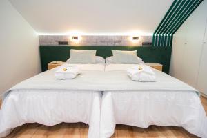 Łóżko lub łóżka w pokoju w obiekcie Laguna Home & Suites