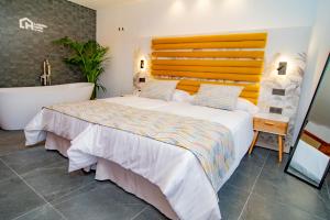 Łóżko lub łóżka w pokoju w obiekcie Laguna Home & Suites