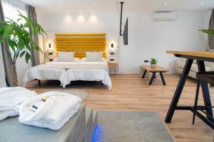 Łóżko lub łóżka w pokoju w obiekcie Laguna Home & Suites