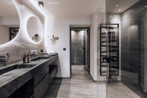 Kylpyhuone majoituspaikassa LARET private Boutique Hotel - Adults only