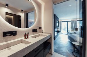 Kylpyhuone majoituspaikassa LARET private Boutique Hotel - Adults only