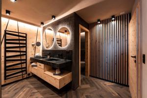 Majoituspaikan LARET private Boutique Hotel - Adults only keittiö tai keittotila