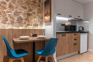 A&N Athens Luxury Apartments - Akadimou的厨房或小厨房