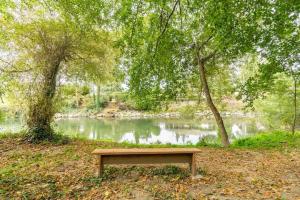 Gallery image of Private Waterfront Retreat near downtown Auburn in Auburn +39 photos