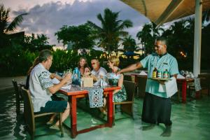 a group of people sitting at a table at a restaurant at Radisson Blu Resort Fiji in Denarau +172 photos