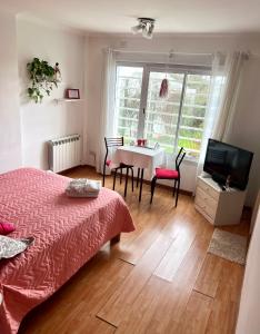 Ένα ή περισσότερα κρεβάτια σε δωμάτιο στο Habitación Hemerocallis - Hospedaje Lo De Juan y Mabel