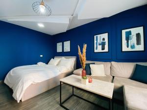 En eller flere senge i et værelse på Blloku Area Modern App - THE NEST