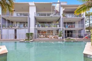 un condominio con ampia piscina di Drift North Apartments by Kingscliff Accommodation a Casuarina