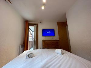 Fotografia z galérie ubytovania Appartement spacieux au cœur de Méribel, proche des pistes avec balcon et TV - FR-1-688-40 v destinácii Méribel + 3 fotografie