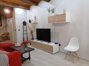 A television and/or entertainment centre at Magia en el Arco