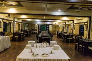 Restaurant ou autre lieu de restauration dans l'établissement Amidhara Resort