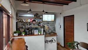 a man behind the counter of a coffee shop at ปรุงสุข in Phra Nakhon Si Ayutthaya
