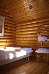 Säng eller sängar i ett rum på Rastila Camping Helsinki