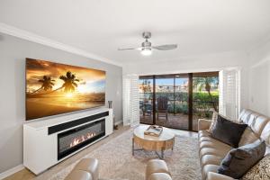 a living room with a fireplace and a tv at Villa on Point Brittany 21 in St Petersburg