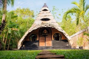 Aed väljaspool majutusasutust Igabara Hobbit House