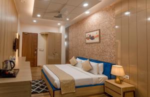 a hotel room with a bed and a bathroom at Tathastu in Rāmnagar