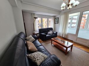 Galeriebild der Unterkunft 112A - A pocos metros de la playa. 3 Dormitorios in Gijón