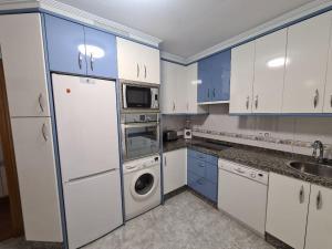 Galeriebild der Unterkunft 112A - A pocos metros de la playa. 3 Dormitorios in Gijón