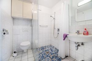 Koupelna v ubytování Hotel am Kirchplatz + 37 fotografií