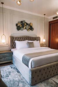 Ένα ή περισσότερα κρεβάτια σε δωμάτιο στο Two Continents Holiday Homes - Penthouse on 71st floor - Princess Tower