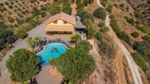 an aerial view of a house with a swimming pool at Cubo's Casa Rural Mirador de Bolaño in Cártama