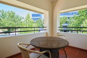 Balkón nebo terasa v ubytování Hotel Kurrajong Canberra