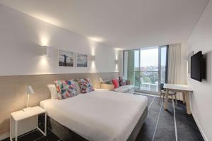 Cama ou camas em um quarto em Adina Apartment Hotel Bondi Beach Sydney mais 26 fotos