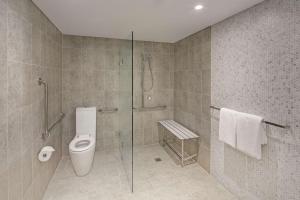Um banheiro em Adina Apartment Hotel Bondi Beach Sydney