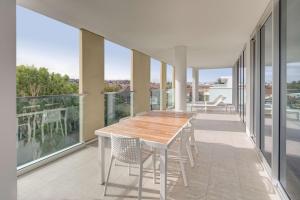 Uma varanda ou terraço em Adina Apartment Hotel Bondi Beach Sydney