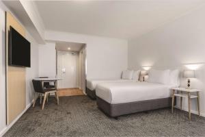 Llit o llits en una habitació de The Leea Resort Darwin