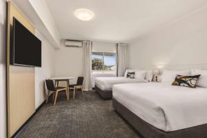 Llit o llits en una habitació de The Leea Resort Darwin