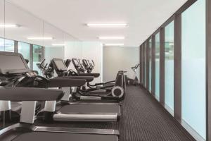 Fitness centrum a/nebo fitness zařízení v ubytování Vibe Hotel Darwin Waterfront