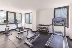 Fitness centrum a/nebo fitness zařízení v ubytování Vibe Hotel Gold Coast