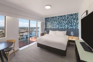 Postel nebo postele na pokoji v ubytování Vibe Hotel Gold Coast