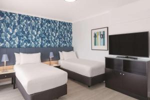 TV a/nebo společenská místnost v ubytování Vibe Hotel Gold Coast