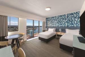Postel nebo postele na pokoji v ubytování Vibe Hotel Gold Coast
