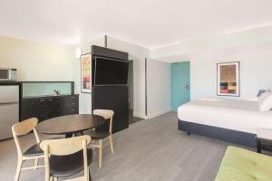 Postel nebo postele na pokoji v ubytování Vibe Hotel Gold Coast
