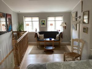 a living room with a couch and a table at Dejligt lille byhus in Fåborg