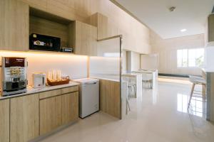 Kuchyň nebo kuchyňský kout v ubytování วัน บัดเจท เชียงราย ซอยสวรรค์ One Budget Hotel Chiangrai Soi Sawan