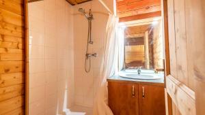 Łazienka w obiekcie Bois de Champelle- 94 Magnifique Chalet-10 pers