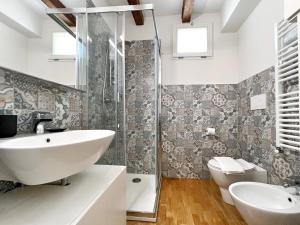 A bathroom at UR NEST Santo Stefano