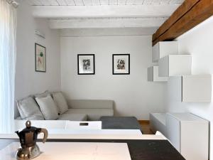 A seating area at UR NEST Santo Stefano