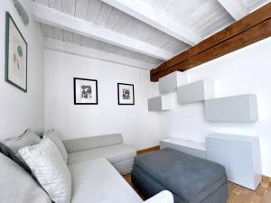 A seating area at UR NEST Santo Stefano