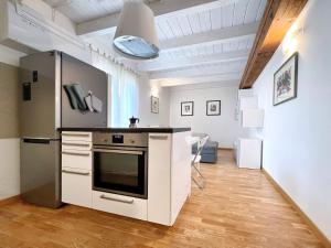 A kitchen or kitchenette at UR NEST Santo Stefano