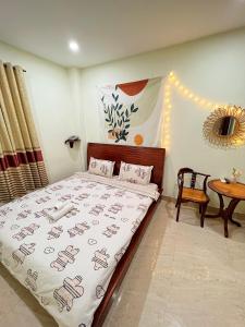 Postel nebo postele na pokoji v ubytování Hệ thống MylaHome - Chi nhánh Ks Kim Châu