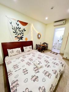 Postel nebo postele na pokoji v ubytování Hệ thống MylaHome - Chi nhánh Ks Kim Châu