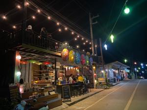 ลุงนะ โฮมสเตย์ ปางอุ๋ง แม่ฮ่องสอน餐厅或其他用餐的地方