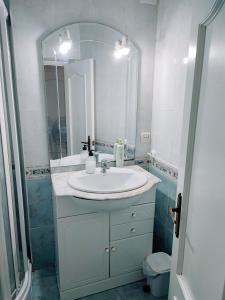 Kúpeľňa v ubytovaní Doble or individual bed near Sevilla Center FREE PARKING