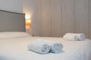 A bed or beds in a room at Edificio Peñiscola