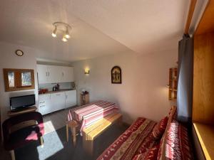 Fotografia z galérie ubytovania Studio confortable avec balcon, ski aux pieds, proche navette, Chalet les Sylvanelles, Les Allues - FR-1-688-32 v destinácii Méribel